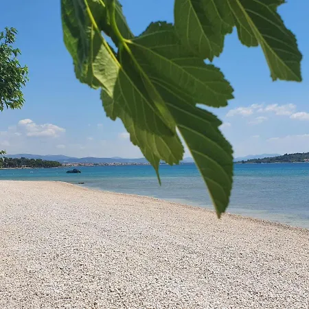 Aliara Jacuzzi Lägenhet *