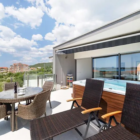 Aliara Jacuzzi Appartement *